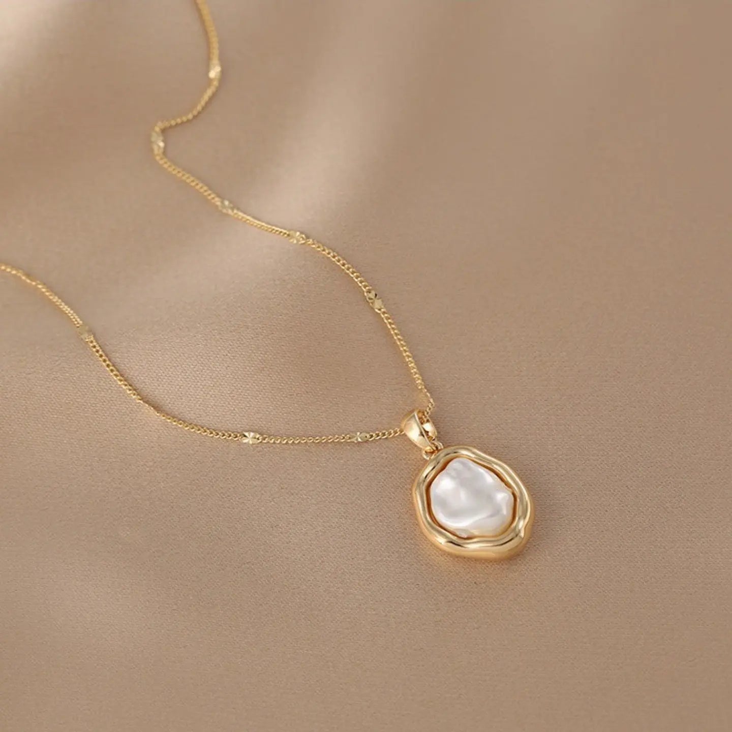 Irregular Pearl Pendant Necklace for Women | Alloy Chain