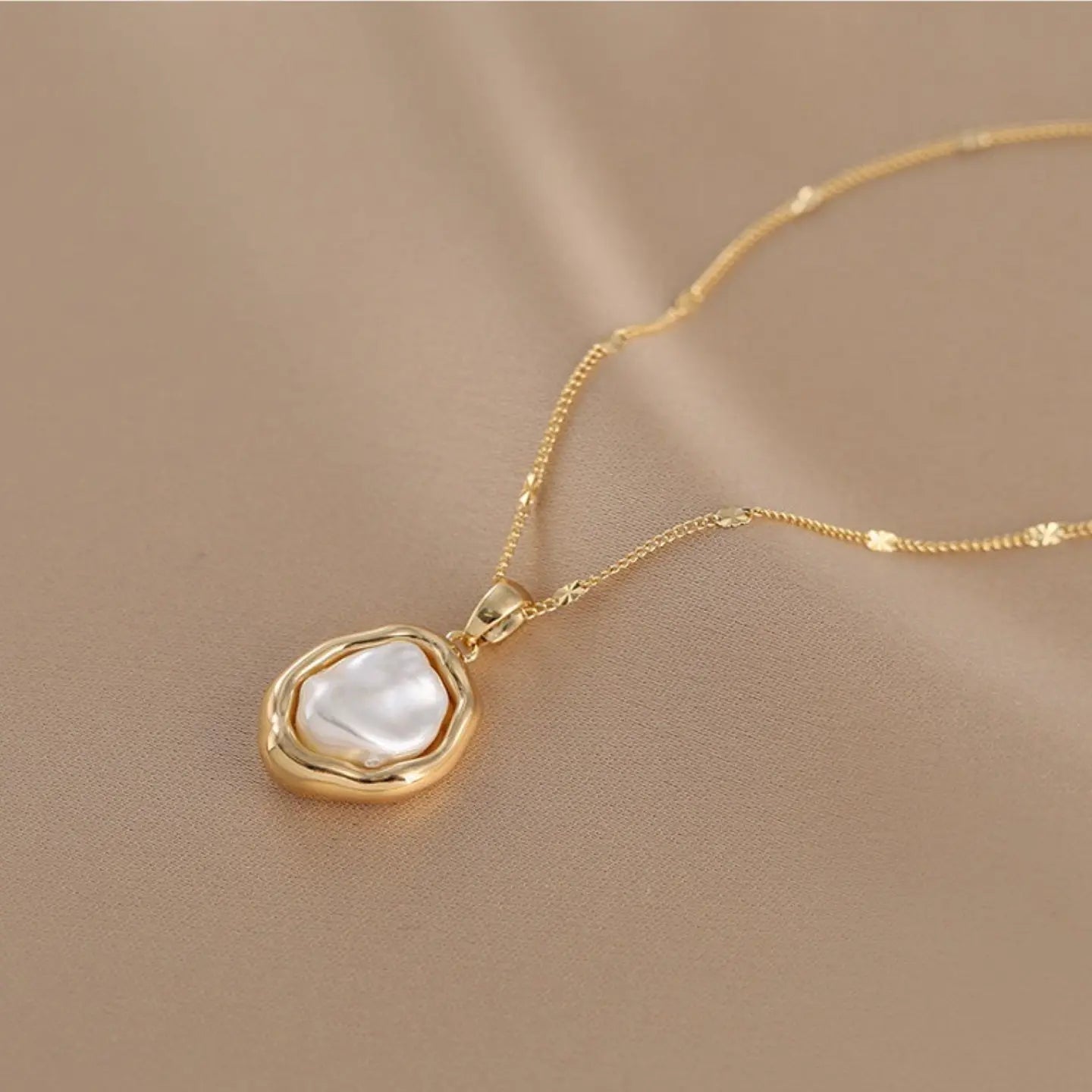 Irregular Pearl Pendant Necklace for Women | Alloy Chain
