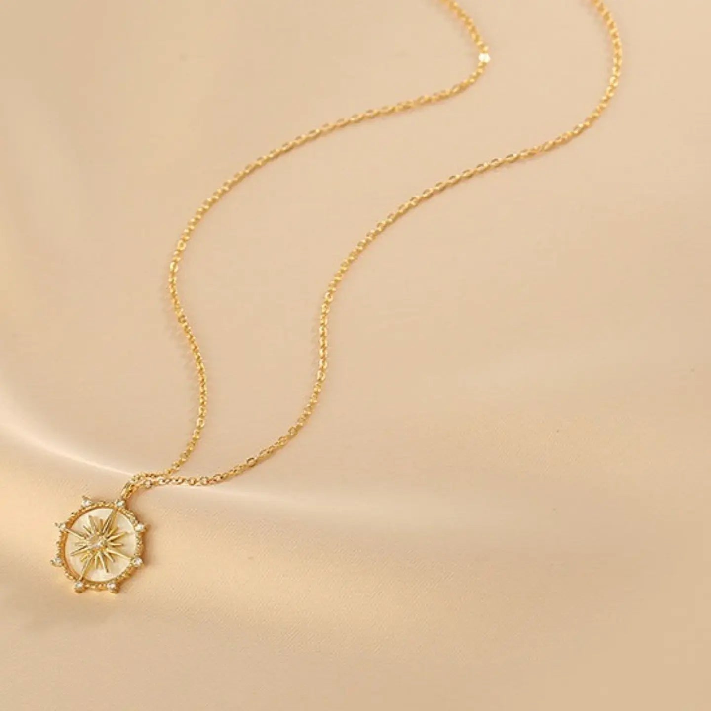 Shell & Alloy Necklace for Women | Delicate Everyday Jewelry