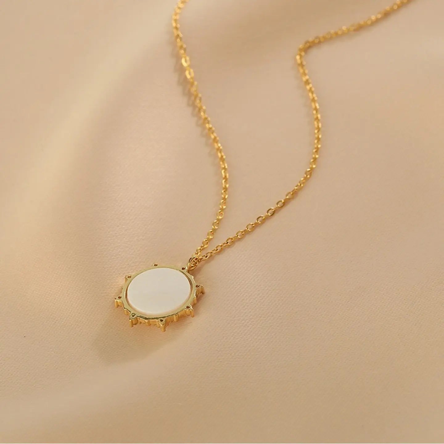 Shell & Alloy Necklace for Women | Delicate Everyday Jewelry