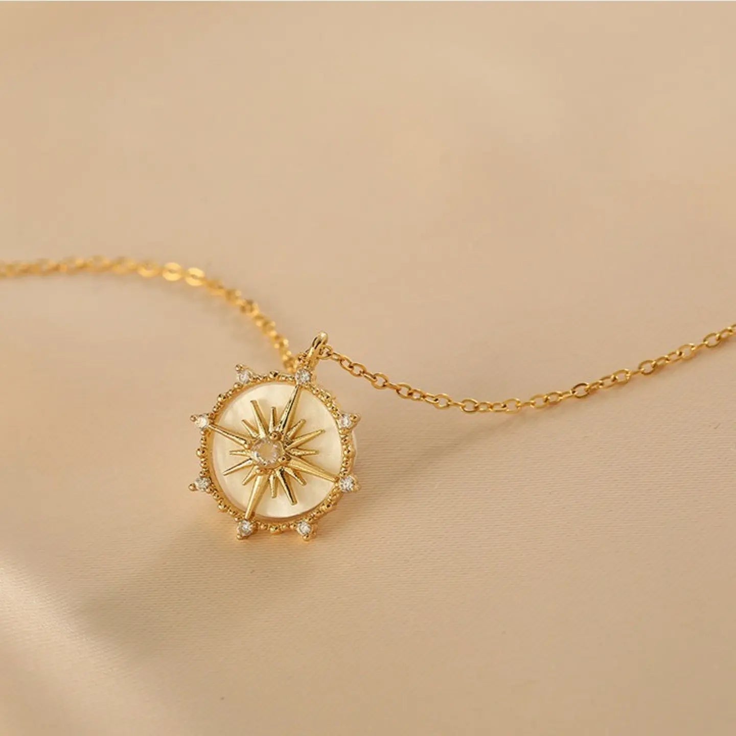 Shell & Alloy Necklace for Women | Delicate Everyday Jewelry